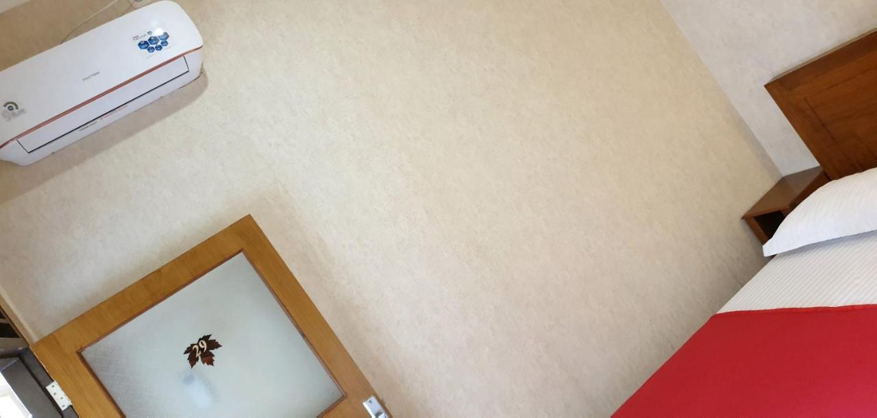 Maple Tree Homestay Maguwo エクステリア 写真