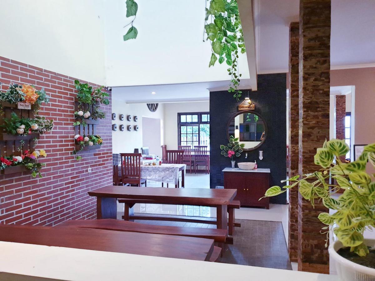 Maple Tree Homestay Maguwo エクステリア 写真