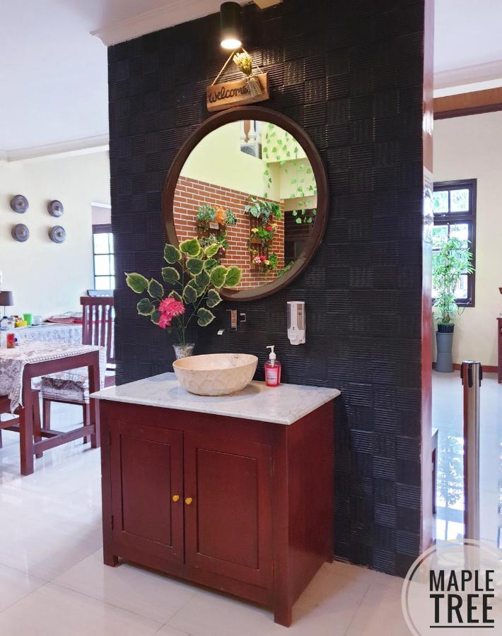 Maple Tree Homestay Maguwo エクステリア 写真